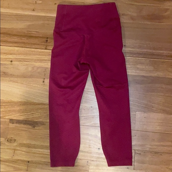 nike cropped leggings - Picture 2 of 3